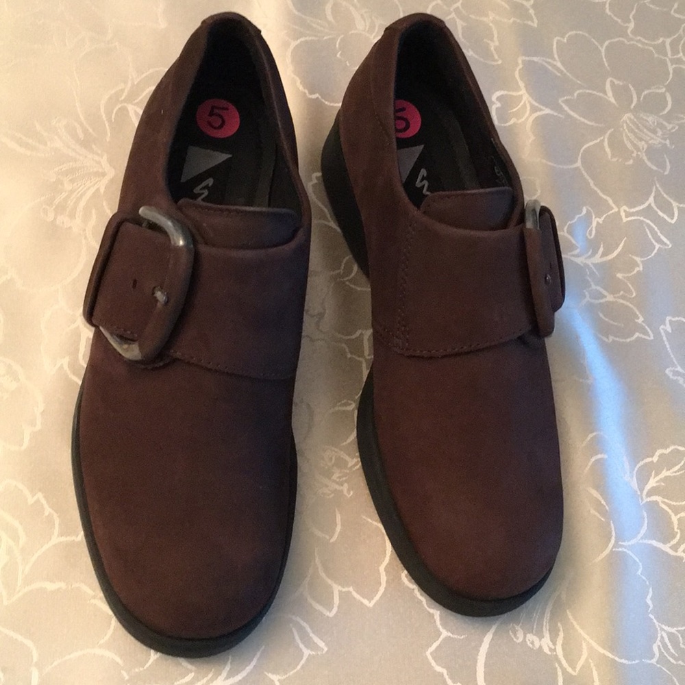 ECCO WOMENS LOAFERS.
